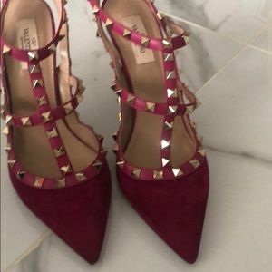 Fuchsia suede heels